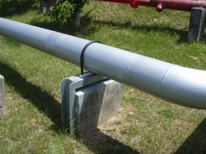 Eliminating corrosion at pipe supports